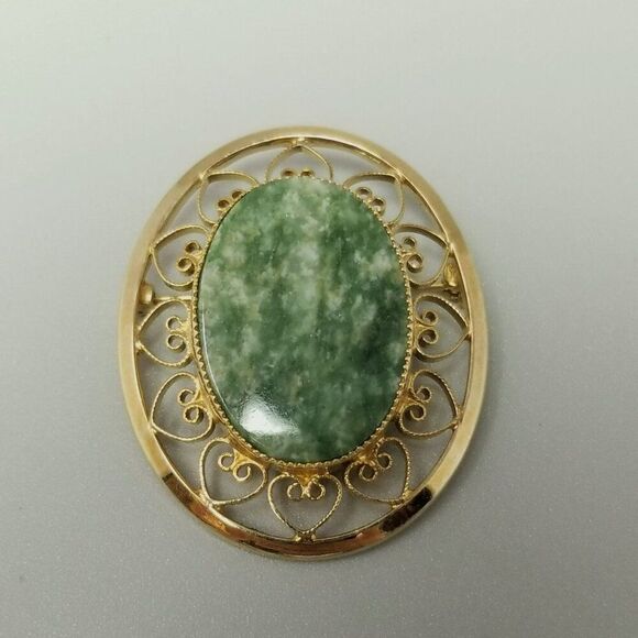 Vintage Oval Green Stone and 12k Yellow Gold Filled Filigree Frame Brooch - Picture 7 of 8